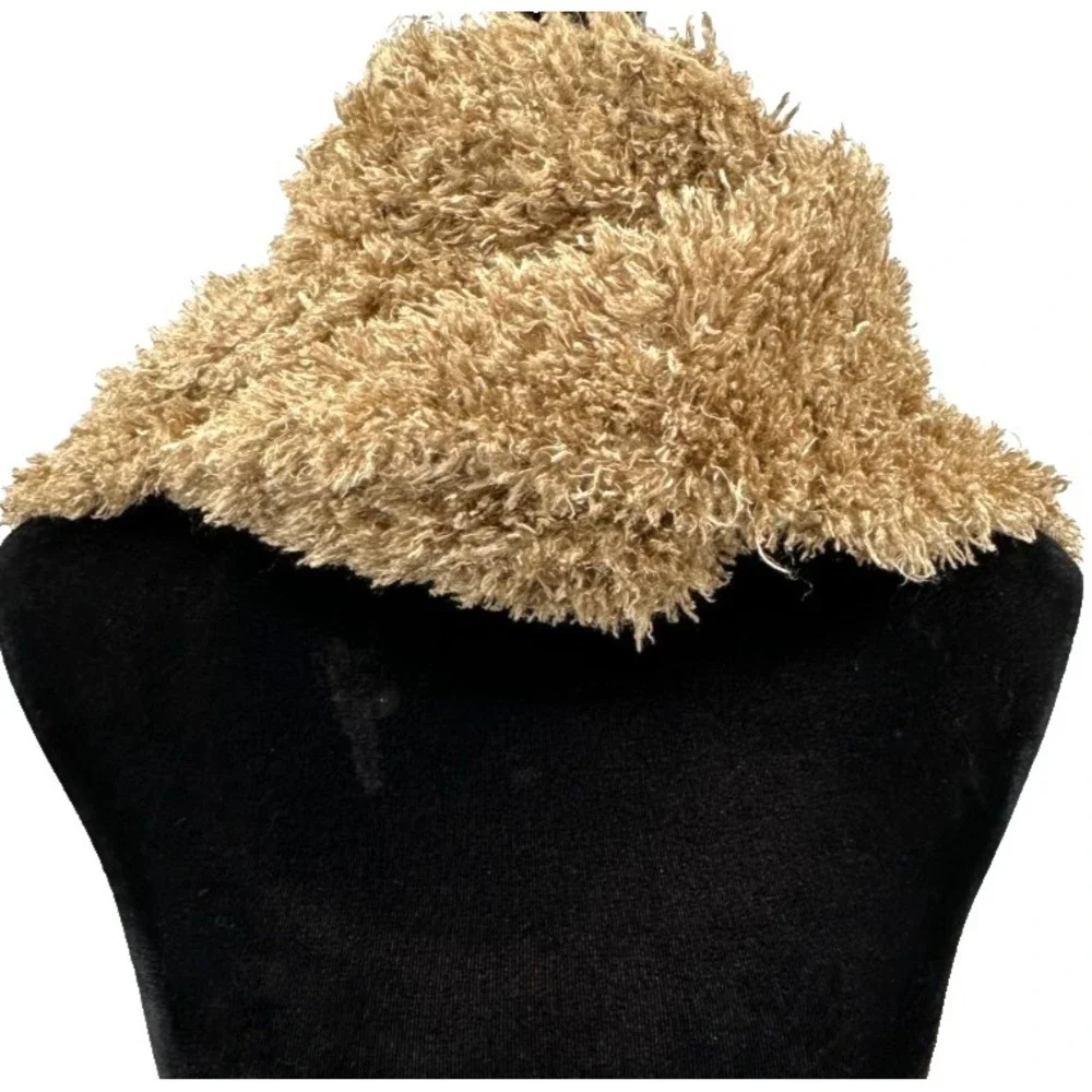 Pleasant Pheasant Women's Rectangular‎ Fuzzy Scarf One Size Beige Fringe Trim